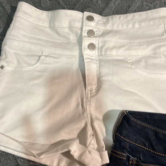 Stylish Women's Denim Shorts - White, Black, and Light Blue - Picture 6 of 7
